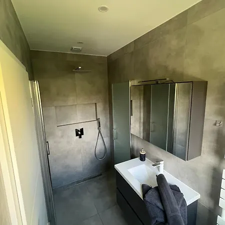 Apartment 1 Mit Bad An Der Stadt Grenze Berlins *